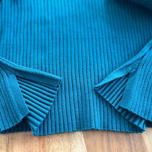 Banana Republic Women's Teal Mock-Neck Ribbed Long Sleeve Shirt Size Small - Picture 2 of 3